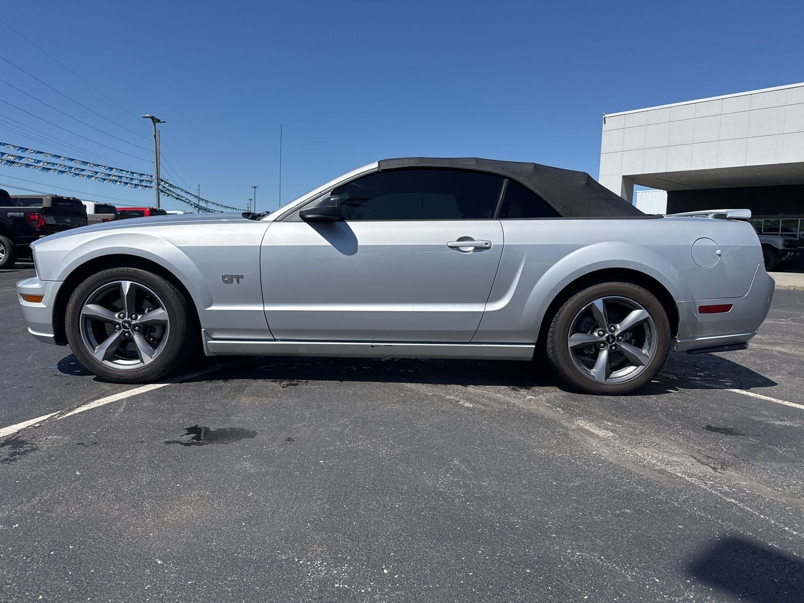 2005 Ford Mustang GT Deluxe