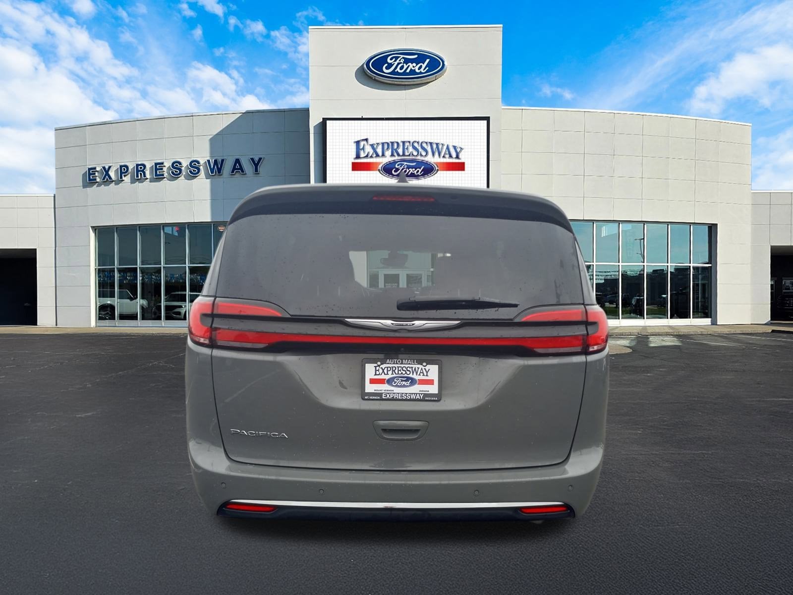 2023 Chrysler Pacifica Touring L