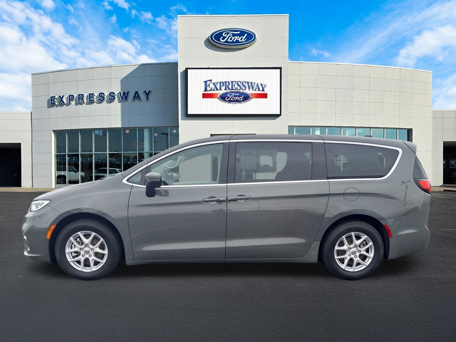 2023 Chrysler Pacifica Touring L