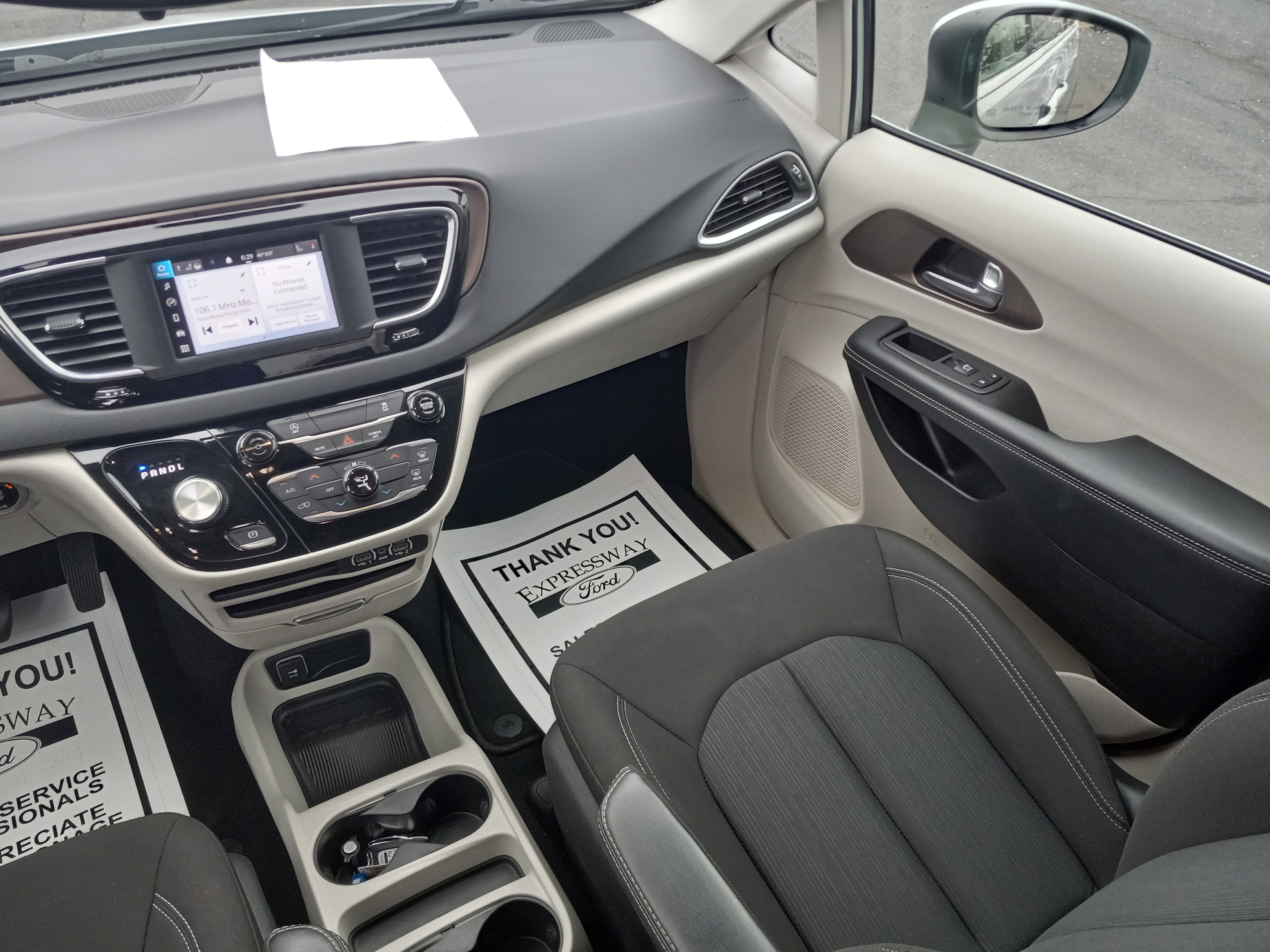 2023 Chrysler Voyager LX