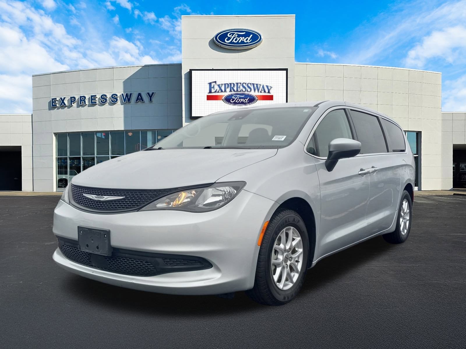 2023 Chrysler Voyager LX