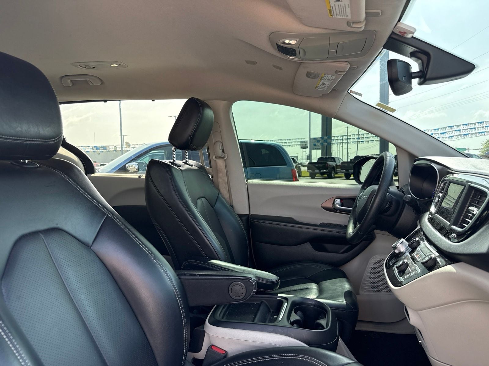 2020 Chrysler Voyager LXI