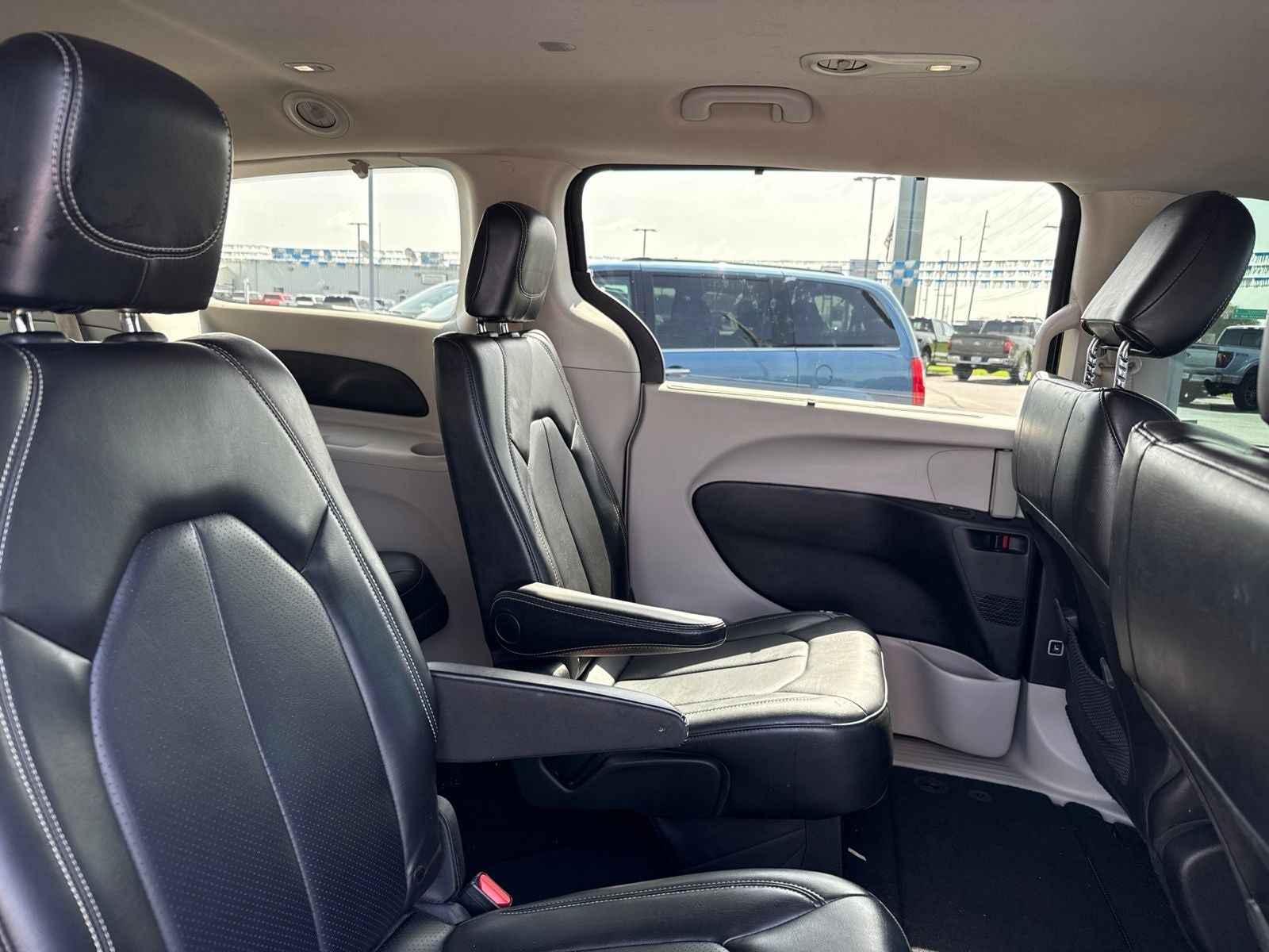2020 Chrysler Voyager LXI