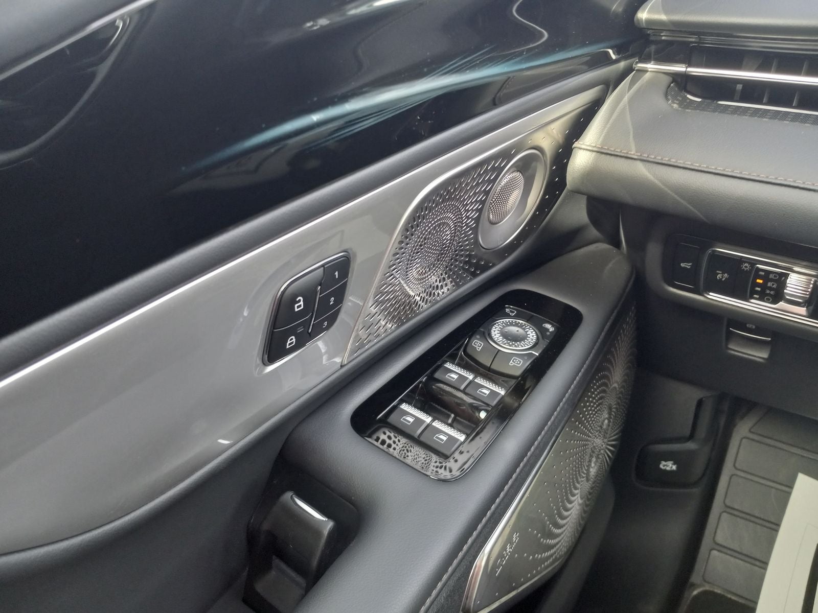 2025 Lincoln Nautilus Reserve