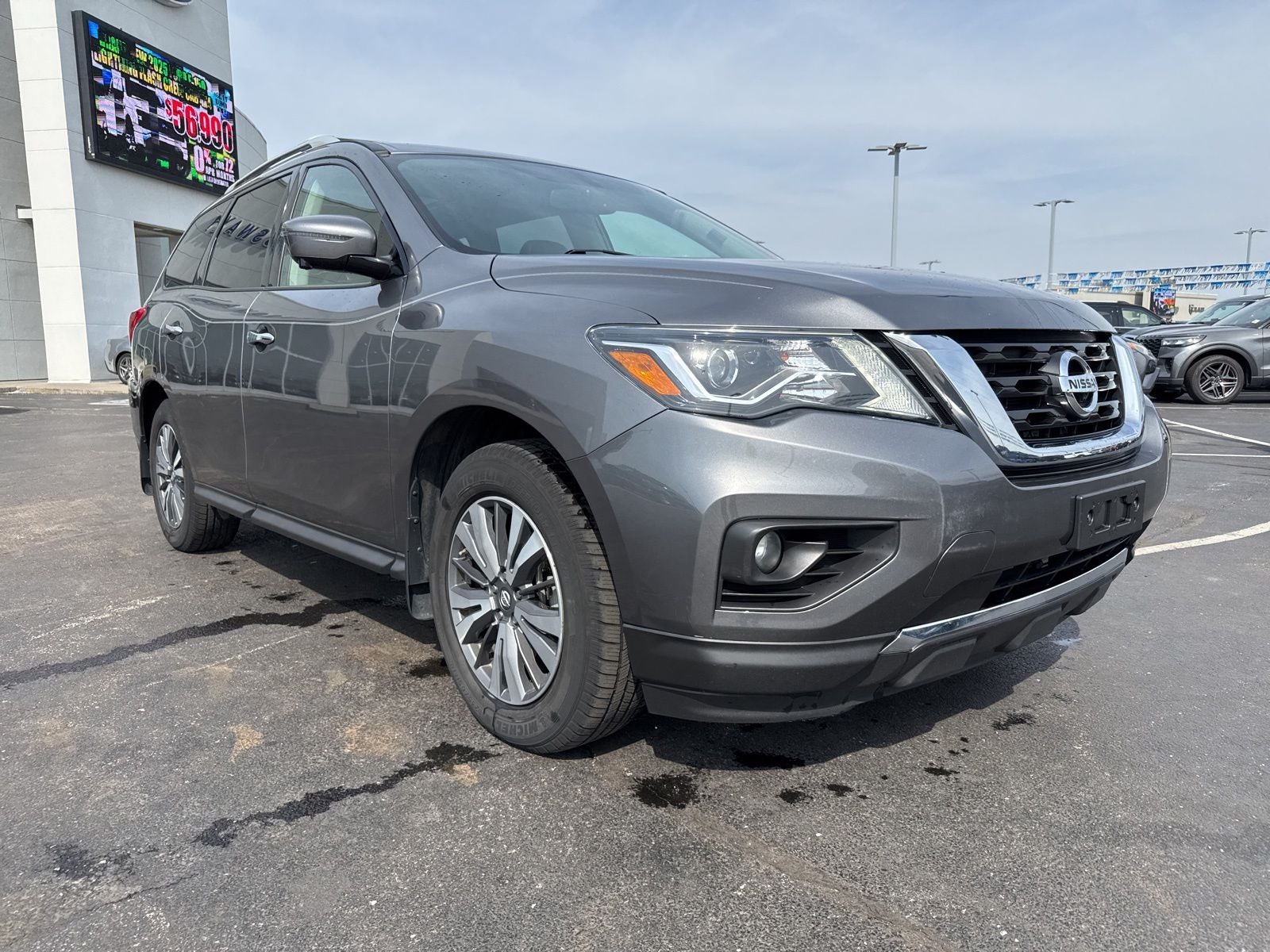 2017 Nissan Pathfinder SL