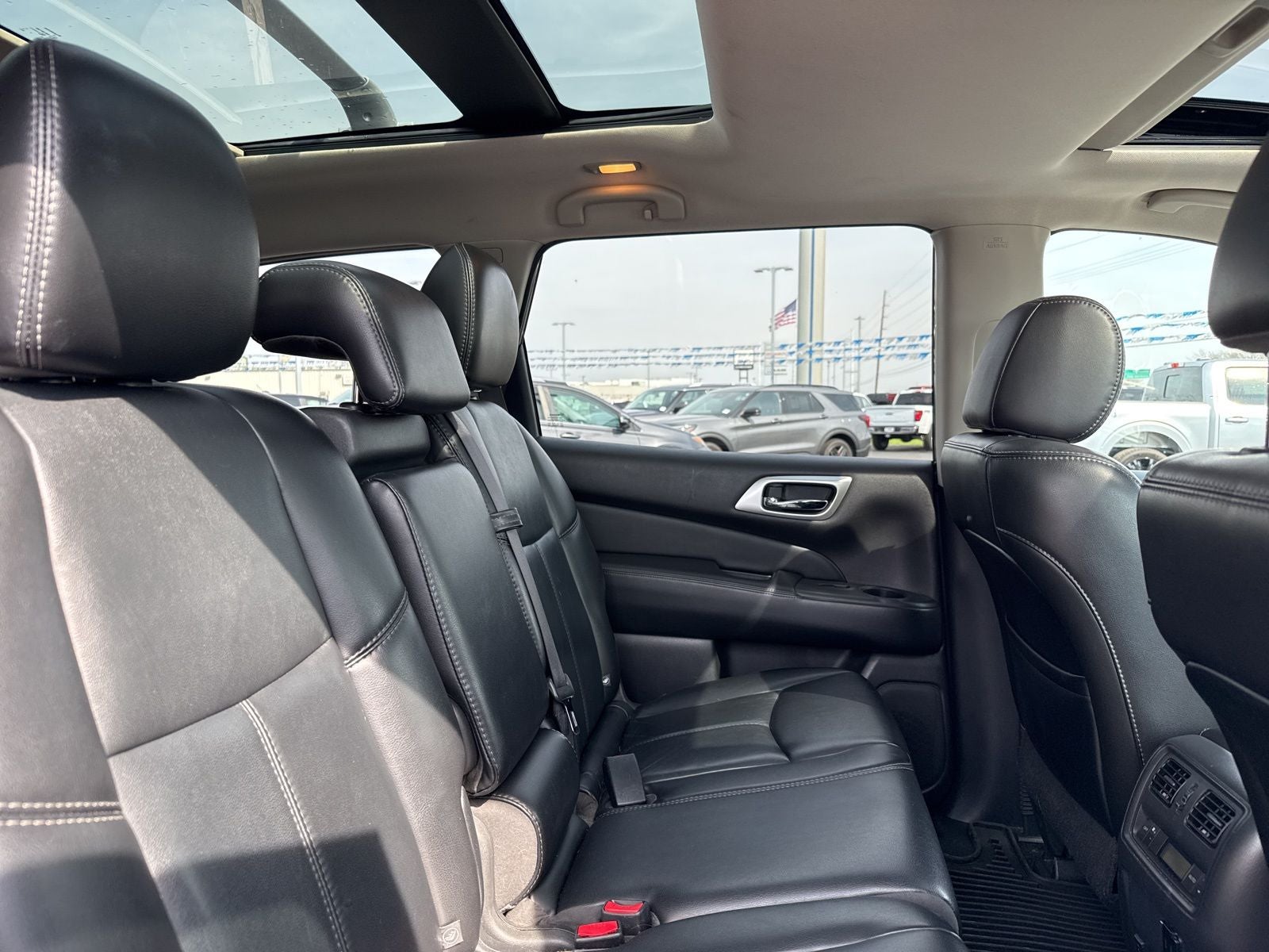 2017 Nissan Pathfinder SL