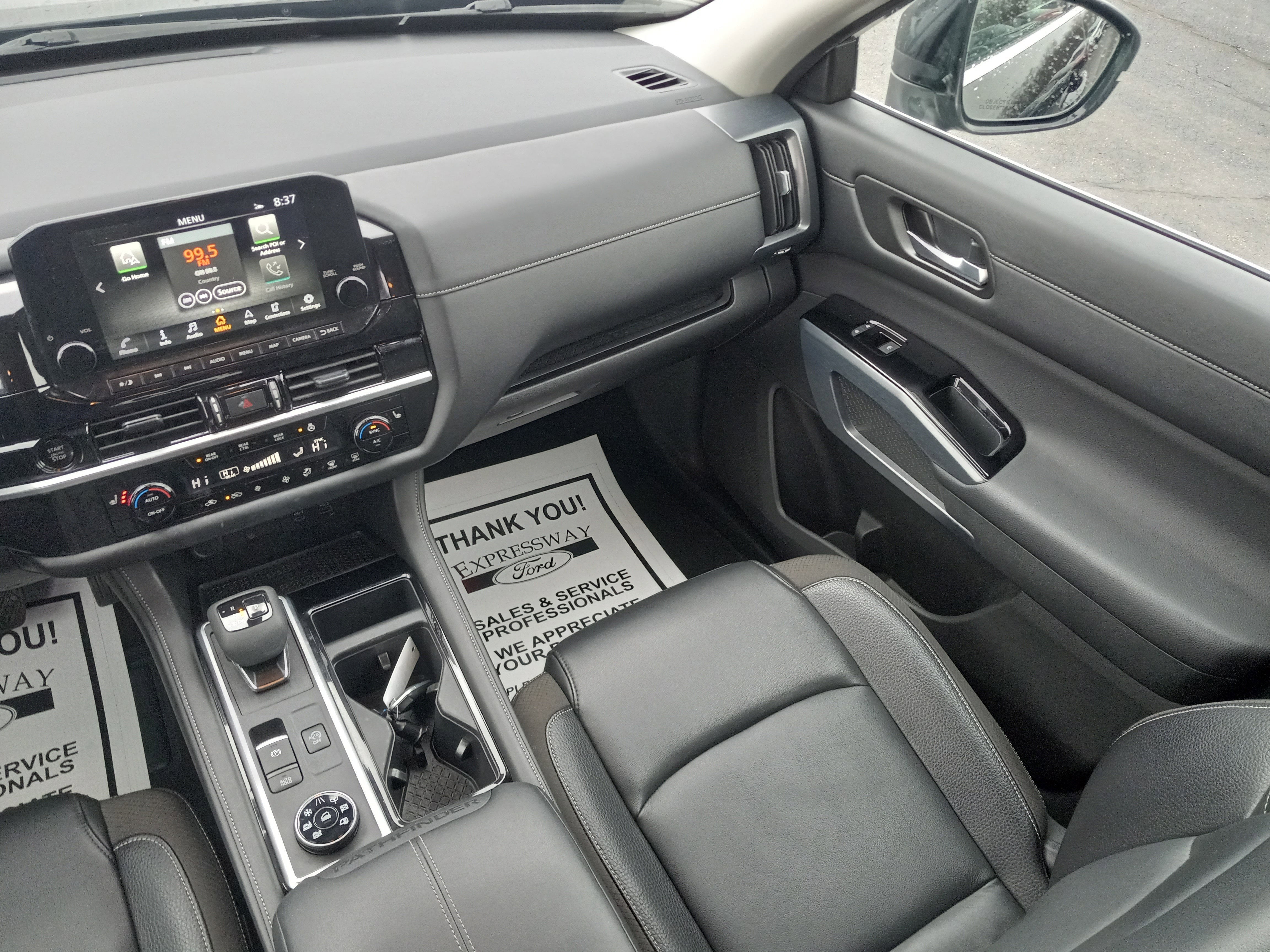 2025 Nissan Pathfinder SL