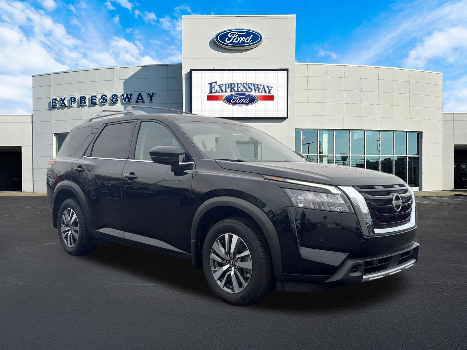 2025 Nissan Pathfinder SL