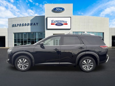 2025 Nissan Pathfinder SL