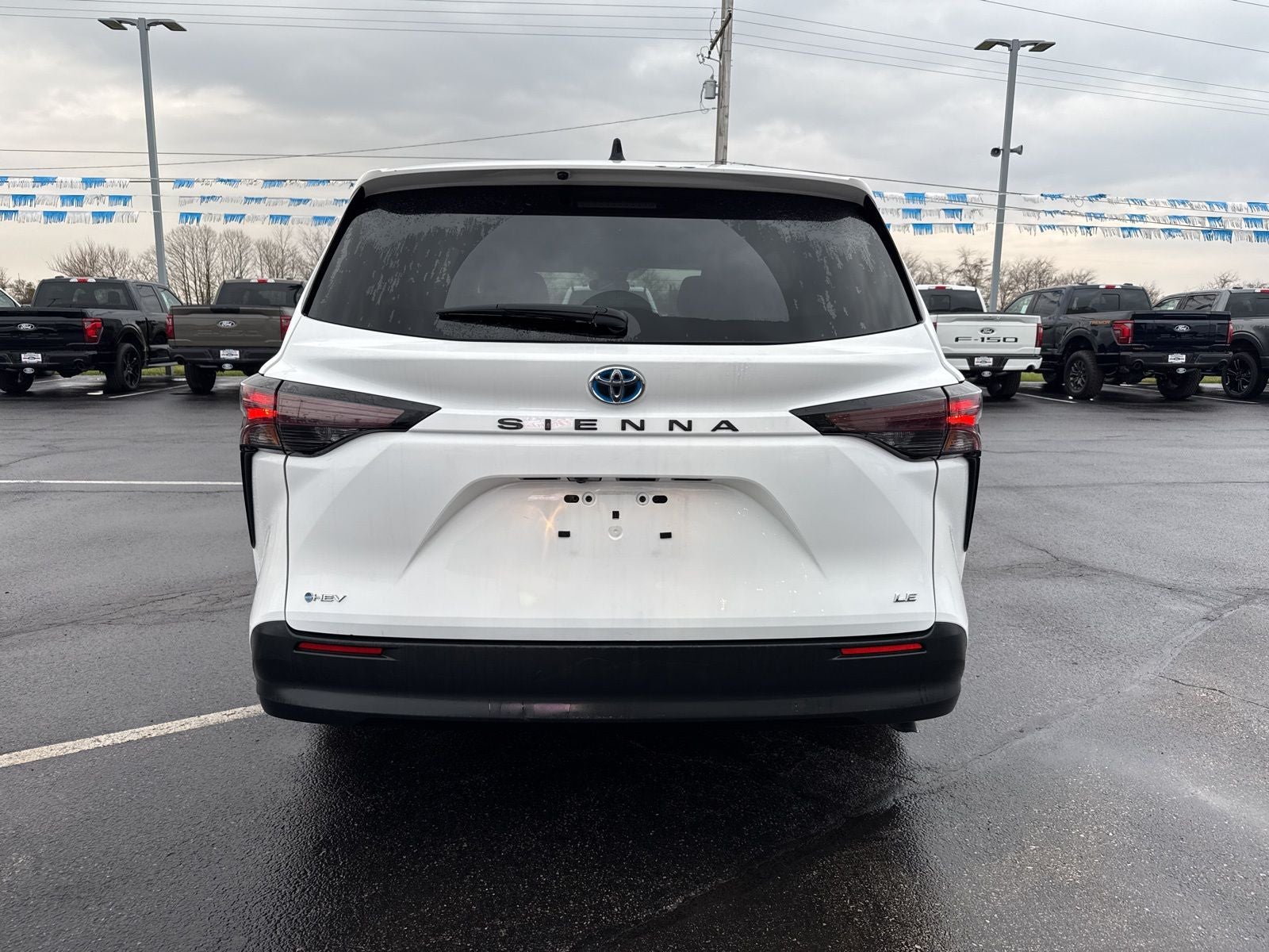 2025 Toyota Sienna LE