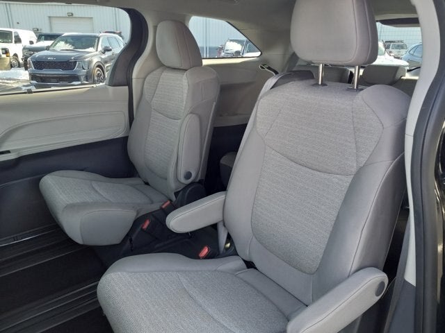 2024 Toyota Sienna LE