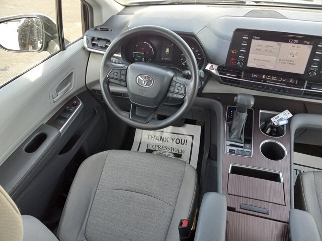 2024 Toyota Sienna LE