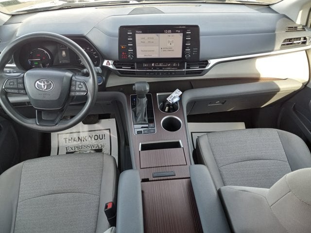 2024 Toyota Sienna LE