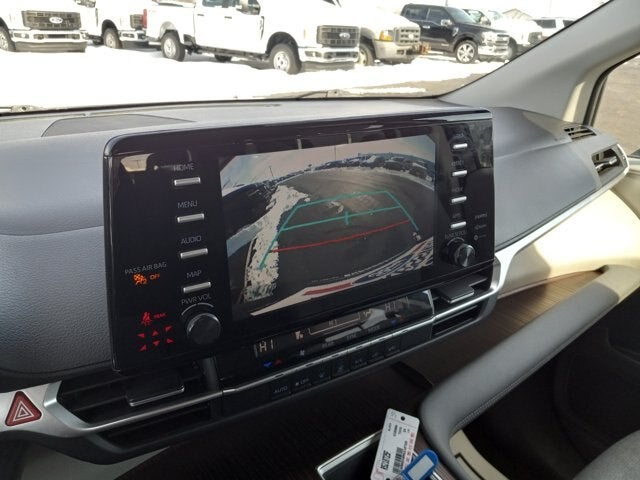 2024 Toyota Sienna LE