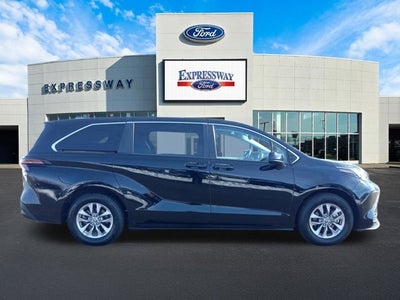 2024 Toyota Sienna LE