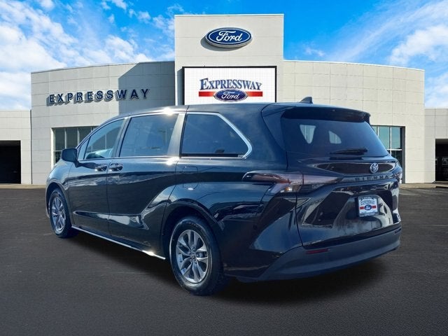 2024 Toyota Sienna LE