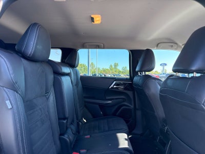 2023 Mitsubishi Outlander Base