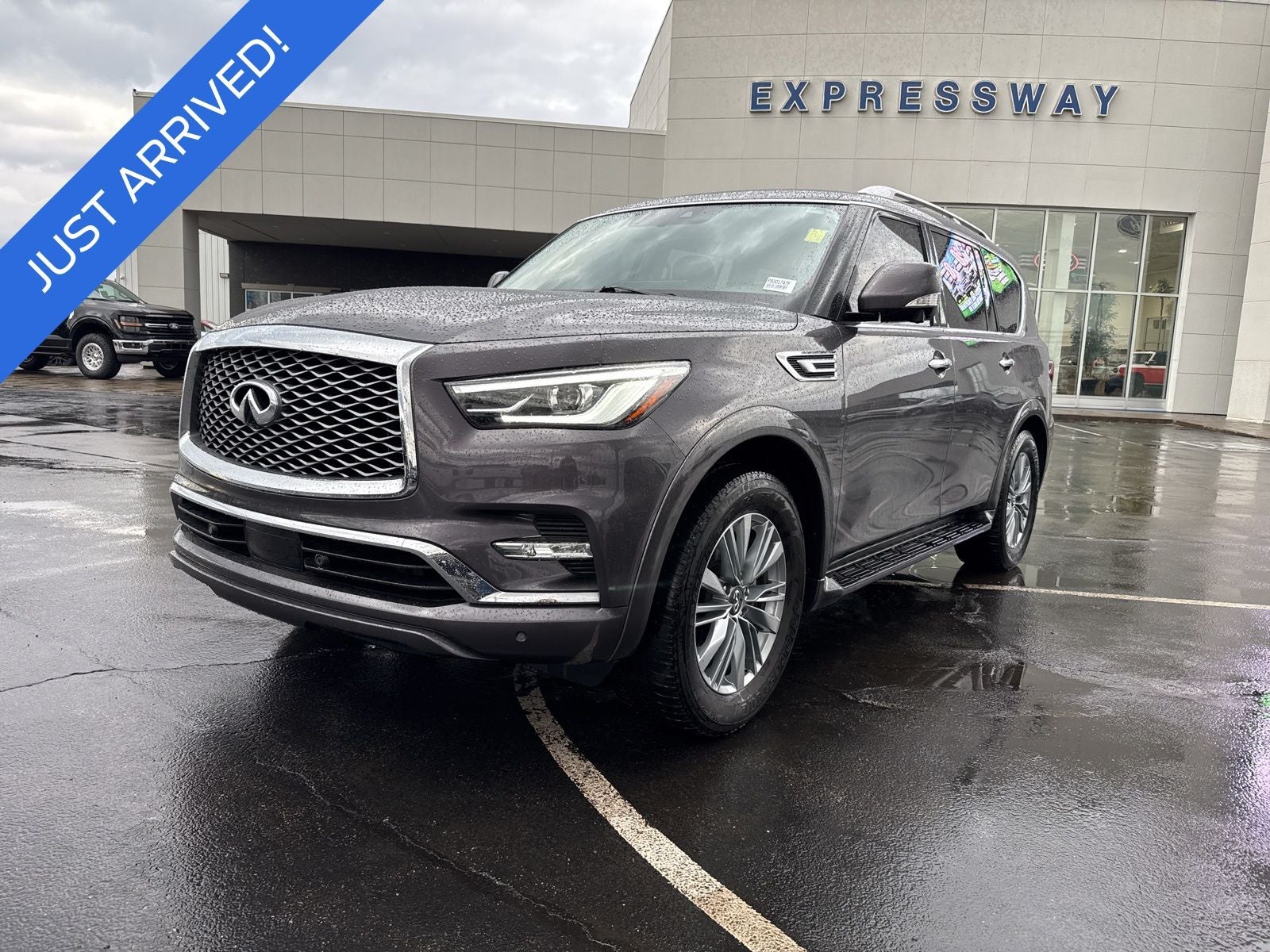 2023 INFINITI QX80 LUXE