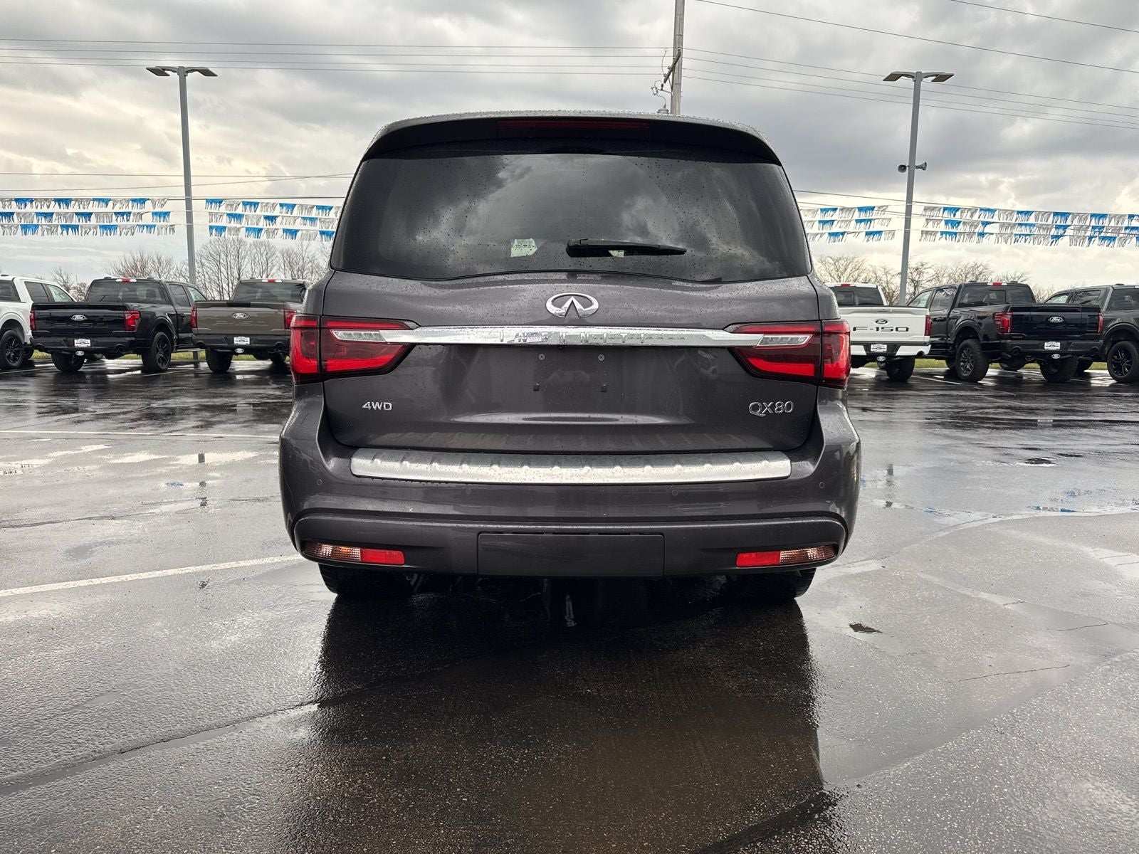 2023 INFINITI QX80 LUXE