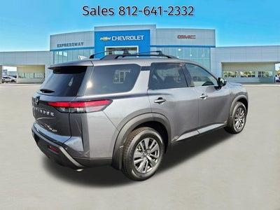 2024 Nissan Pathfinder SV